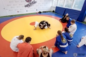 Тренировка по бразильскому джиу-джитсу
