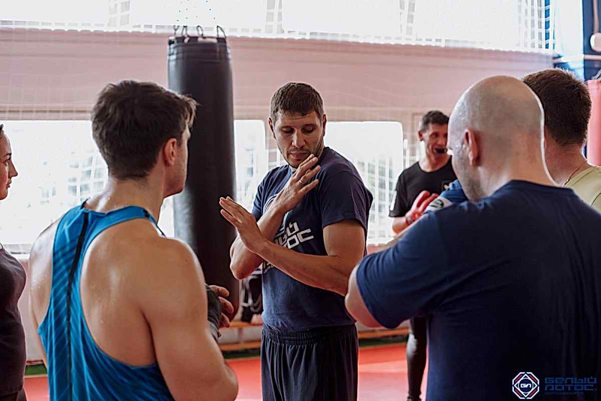механика удара рукой боксер